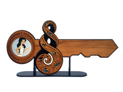 Pikorua (Twist) 21st & Celebration Key with Stand