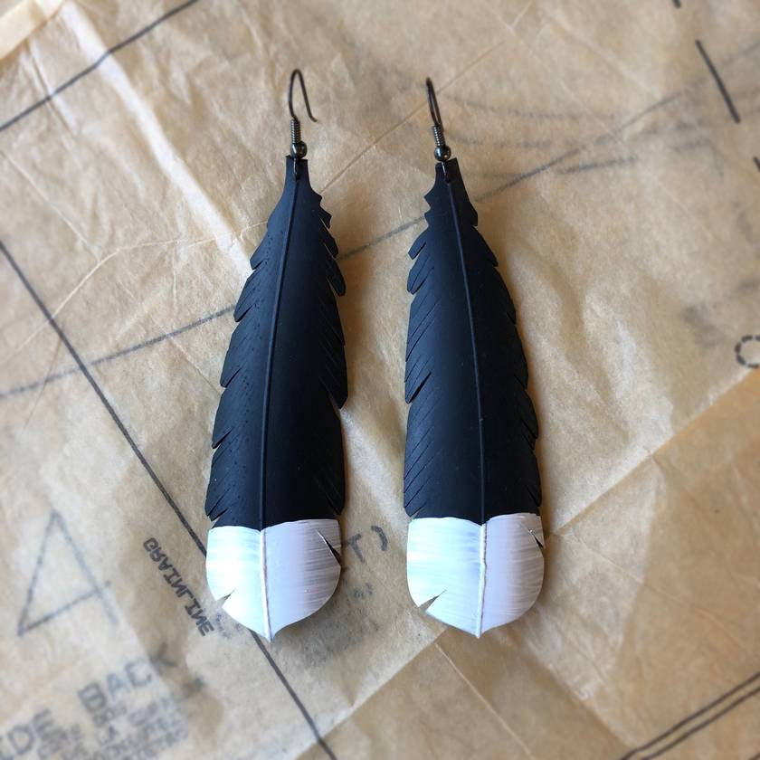 Upcycled Single Huia Feather Earrings – gecko in the village