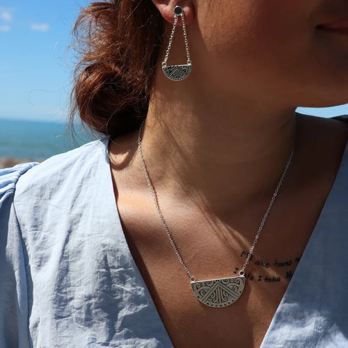 Maunga-nui Breastplate Earrings - Silver