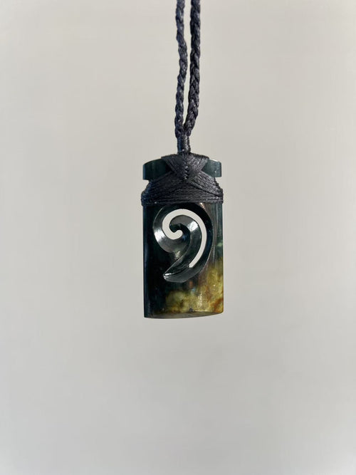 Greenstone / Pounamu Pendant Toki Koru (Flower Jade)