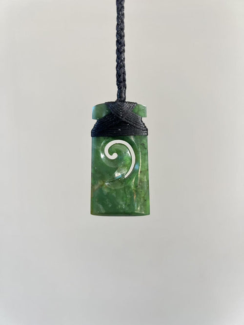 Greenstone / Pounamu Pendant Toki Koru (Flower Jade)