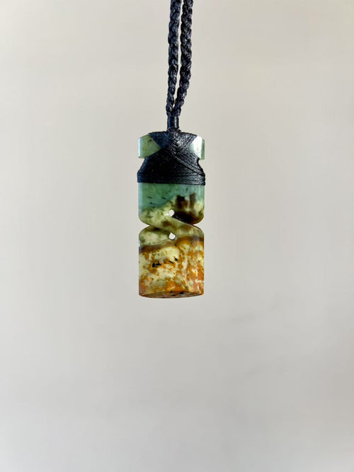 Greenstone / Pounamu Pendant Toki Twist (Flower Jade)