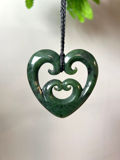 Greenstone / Pounamu Pendant Heart Koru