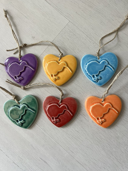 Ceramic Hanging Kiwi Heart mini