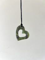 Greenstone / Pounamu Siloette Heart Pendant 35mm