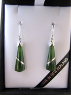 Greenstone wedge-shaped earrings (2.5cm) with silver thread