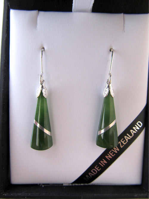 Greenstone wedge-shaped earrings (2.5cm) with silver thread