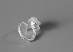Sterling Silver Ring Crystal Manuka Flower