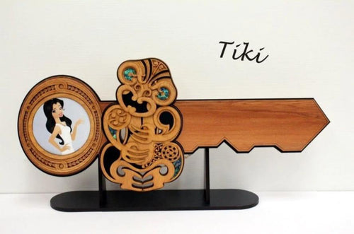 The Hei Tiki 21st & Celebration Key with Stand